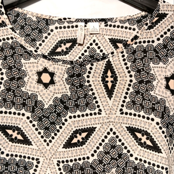 Cato EUC Women's HiLo Blouse, Size Large, Sleeve Split, Lightweight - Picture 3 of 11